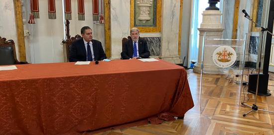 tavolo relatori con Toti e Bucci