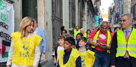 Sindaca Salis con i bimbi in via Balbi