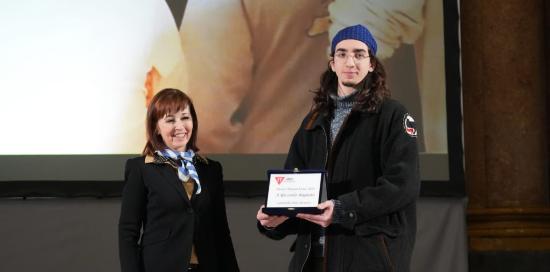 Riccardo Bagnato con il premio dedicato alla memoria di Miriam Kraus