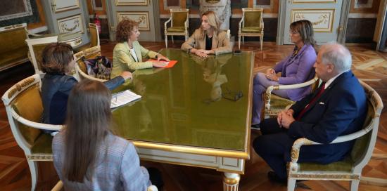 Il tavolo dell'ufficio di rappresentanza del sindaco durante l'incontro