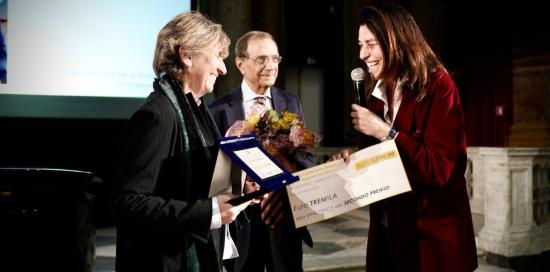 L'assessore Rosso ride insieme alla seconda classificata Paola Mastrocola. Con loro Pier Antonio Zannoni