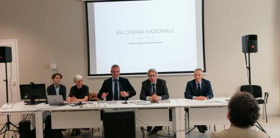 tavolo relatori con piciocchi