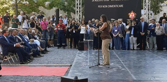 Egle Possetti parla dal palco
