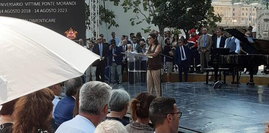 Egle Possetti parla dal palco