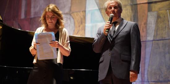 Orazi parla al microfono