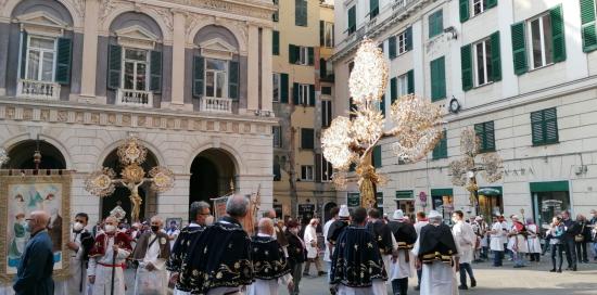 cristezzanti in piazza san Lorenzo