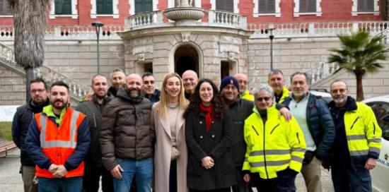 Foto ai Giardini Melis - sindaca Salis, assessora Coppola, presidente di Municipio Ceraudo, operatori Aster e Amiu Foto ai Giardini Melis - sindaca Salis, assessora Coppola, presidente di Municipio Ceraudo, operatori Aster e Amiu