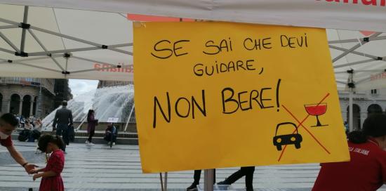 scritta: se sai che devi guidare, non bere!