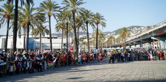 Il raduno al Porto Antico dei due cortei del Vecchio e nuovo Mondo