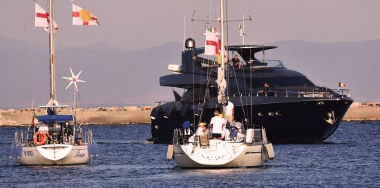 Un momento della prima edizione con due barche in mare