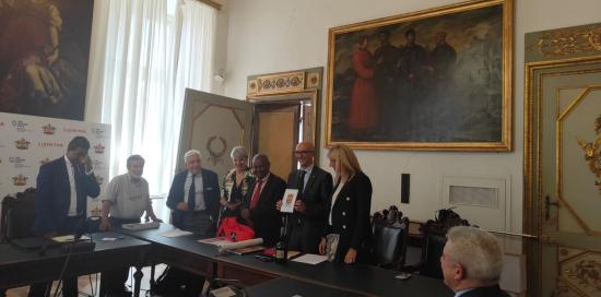relatori e Campora in piedi 