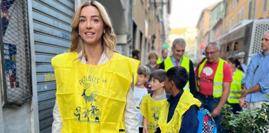 Sindaca Salis con i bimbi in via Balbi