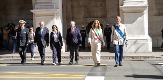 Le Autorità prima della deposizione delle corone nel Sacrario dei Partigiani di via XX Settembre