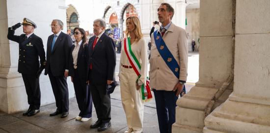Le Autorità durante la deposizione delle corone nel Sacrario dei Partigiani di via XX Settembre