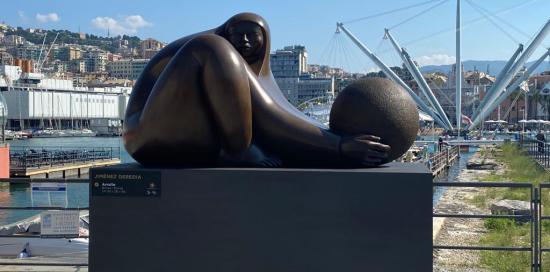 Statua Deredia in porto Antico 