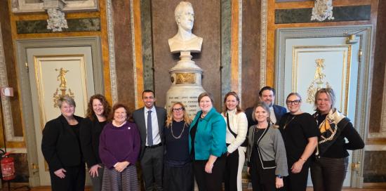 Fotoricordo dell&#039;incontro tra Genova e Columbus: si riconoscono l&#039;assessora Bruzzone e il consigliere delegato Kaabour