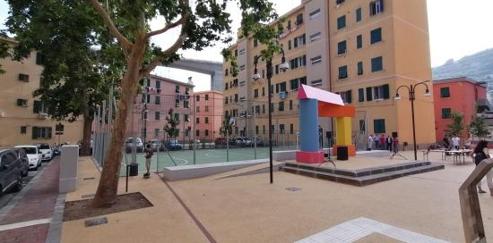 Foto a campo largo della nuova piazza