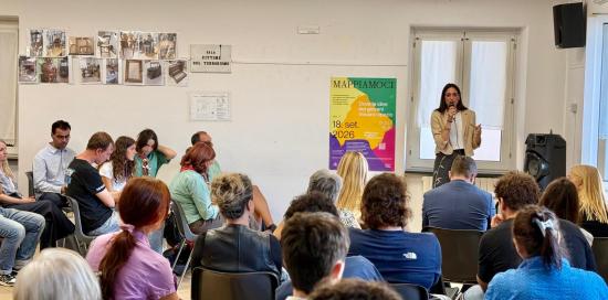 L'intervento della consigliera Ghio davanti alla "platea" di ragazze e ragazzi