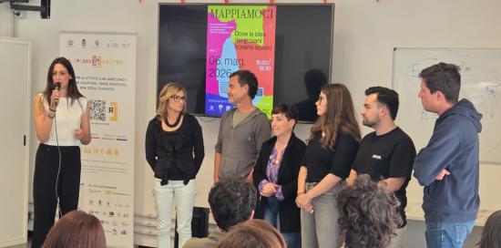 Intervento della consigliera Ghio. Al suo fianco la assessora municipale Ilenia Rossi