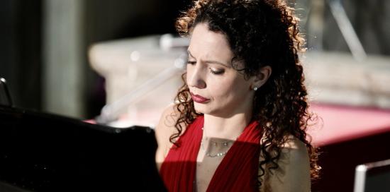 Un primissimo piano della pianista Maddalena Giacopuzzi
