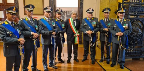 sindaco Bucci con i vertici militari della GdF della Liguria