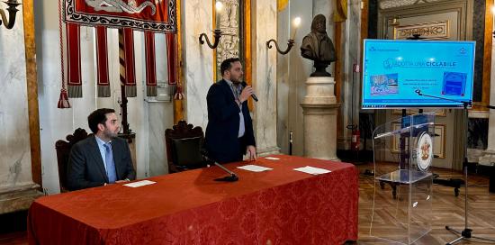 Un momento dell'intervento dell'assessore Gambino durante la conferenza stampa