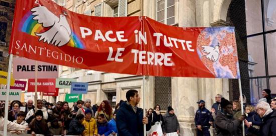 La Marcia davanti a Palazzo Tursi, in via Garibaldi La Marcia davanti a Palazzo Tursi, in via Garibaldi