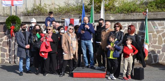 foto di gruppo dei familiari dell'agente Di Giorgio