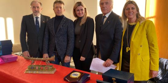 A Villa de Mari premiati gli atleti trionfatori alla 67° Regata delle Antiche Repubbliche Marinare e l’equipaggio misto vincitor