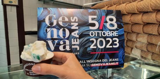 La coppetta con il gelato al gusto "Soprana in jeans"