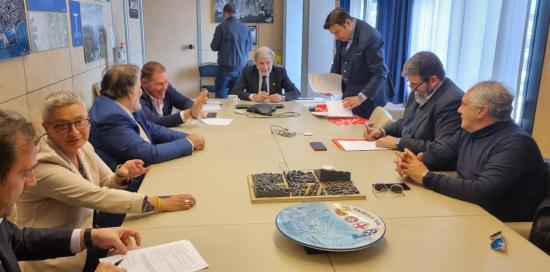 il tavolo per la firma del protocollo