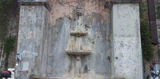 La fontana di via Carcassi prima del restauro