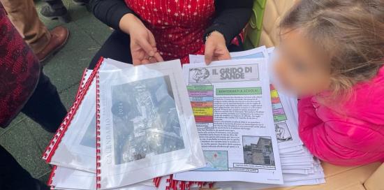 Un dettaglio del calendario e della piccola rivista prodotta dai bimbi della scuola dell'infanzia "San Desiderio"