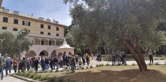 veduta della facciata dal giardini