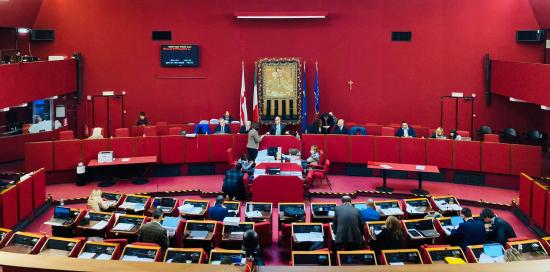 La Sala Rossa durante la seconda giornata di discussione dei documenti di bilancio