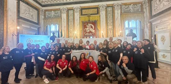 Foto di gruppo allargata a tutti i partecipanti alla conferenza stampa