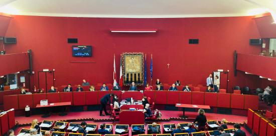 la sala rossa del consiglio comunale