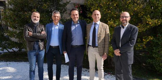 Foto di gruppo nel cortile di Palazzo Tursi: tra gli altri l&#039;assessore Maresca e il presidente Biolé