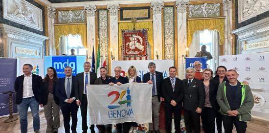 foto di gruppo della Mezza di Genova: presenti tra gli altri assessore Bianchi e vicepresidente Piana