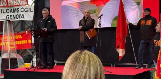 L'intervento del segretario nazionale della Cgil Maurizio Landini ascoltato dalla sindaca Salis L'intervento del segretario nazionale della Cgil Maurizio Landini ascoltato dalla sindaca Salis