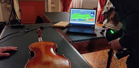 il violino originale (vista del fondo)