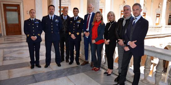 foto di gruppo nel loggiato superiore di palazzo Tursi
