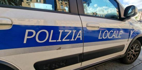 fiancata macchian polizia locale