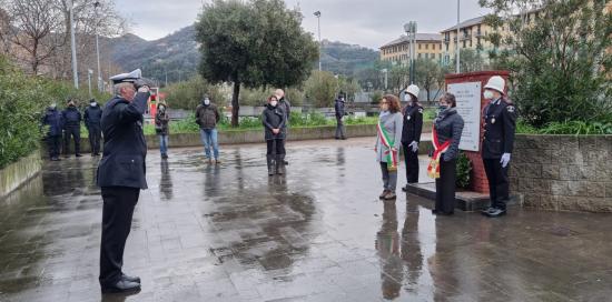 Il saluto militare durante la cerimonia