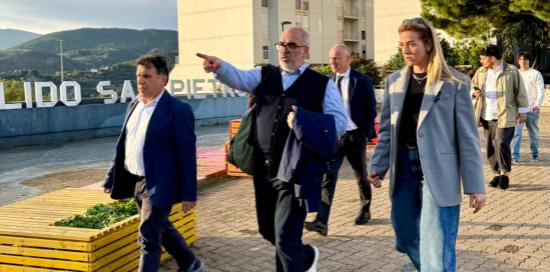 Sopralluogo nel quartiere San Pietro di Pra': si riconoscono l'assessore Ferrante, il presidente Frulio e la sindaca Salis Sopralluogo nel quartiere San Pietro di Pra': si riconoscono l'assessore Ferrante, il presidente Frulio e la sindaca Salis