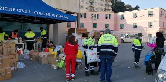 operatori di protezione civile al lavoro 