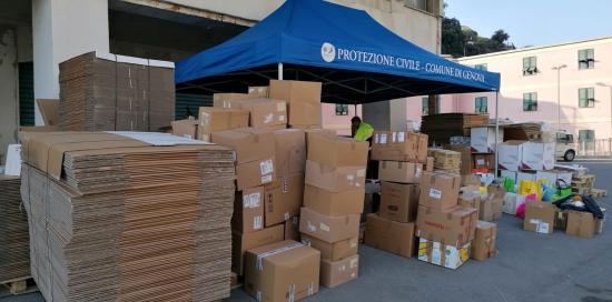 pile di scatoloni pronti per la spedizione