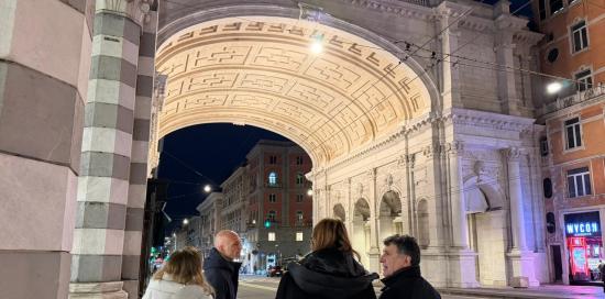 Il ponte monumentale di via XX Settembre con la nuova illuminazione scenografica