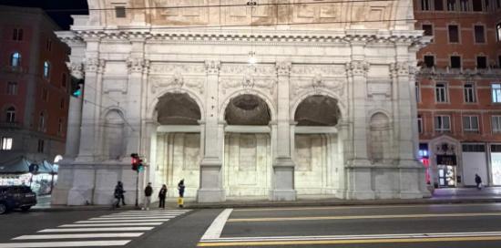 Il "nuovo" ponte monumentale fotografato dal lato mare di via XX Settembre