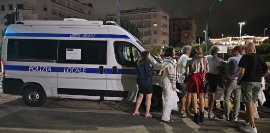 Un infopoint allestito per la campagna "Incidente? Pensaci prima!"